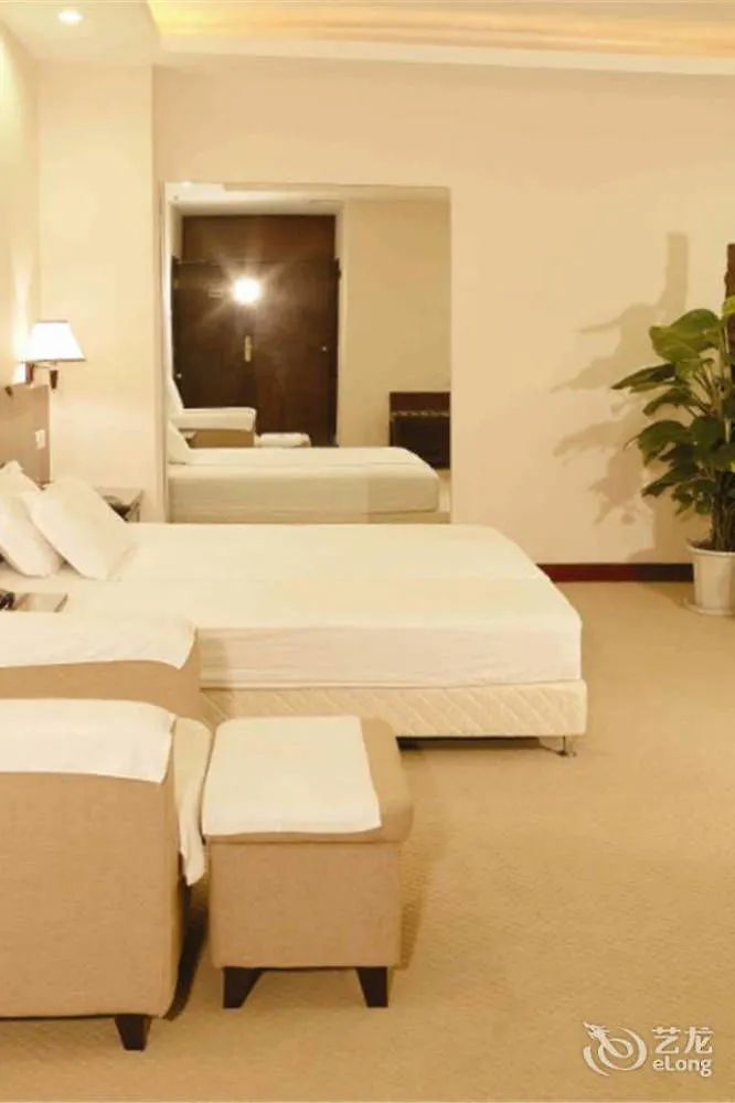 Peace Hotel Shenzhen 3*,